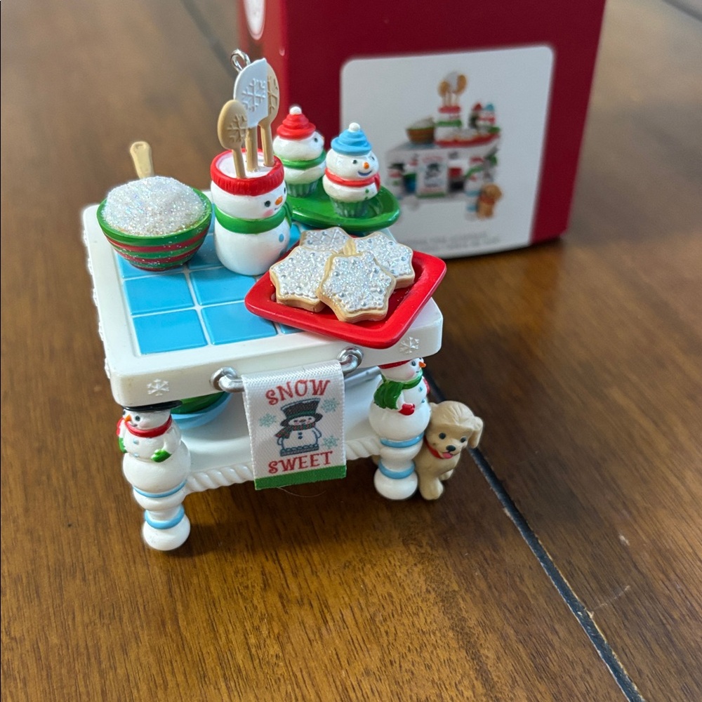2021 Hallmark That's Snow Sweet ornament collectible